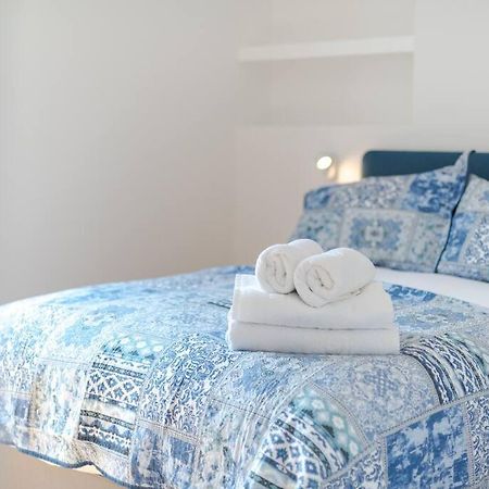 Stunning Two Bed Apartment Rh8 런던 외부 사진