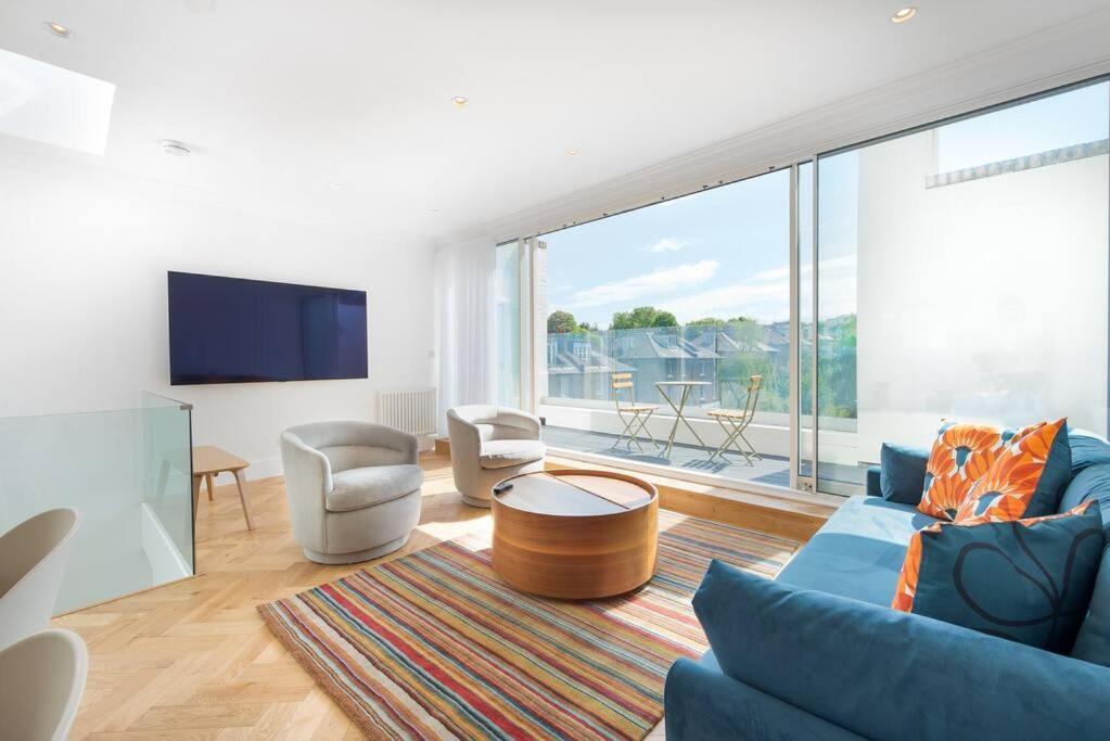 Stunning Two Bed Apartment Rh8 런던 외부 사진