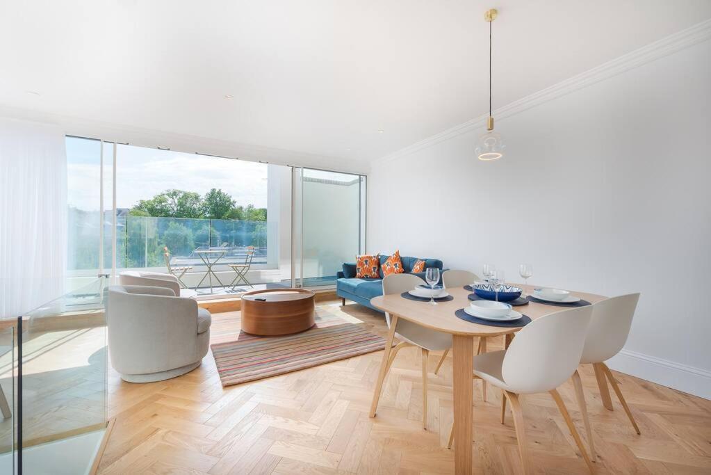 Stunning Two Bed Apartment Rh8 런던 외부 사진