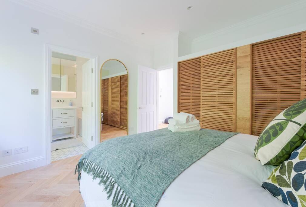 Stunning Two Bed Apartment Rh8 런던 외부 사진